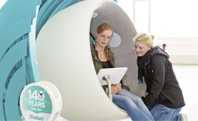 Die Remscheider Mitarbeiter von Vaillant besuchten exklusiv vor dem Tourstart die Ausstellung und den Hasen zum 140. Geburtstag von Vaillant.