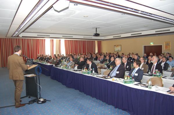 125 am Schluss sichtlich zufriedene Teilnehmer machten auch das diesjährige ZVKKW-Supermarkt-Symposium wieder zu einer erfolgreichen Fortbildungesveranstaltung.
