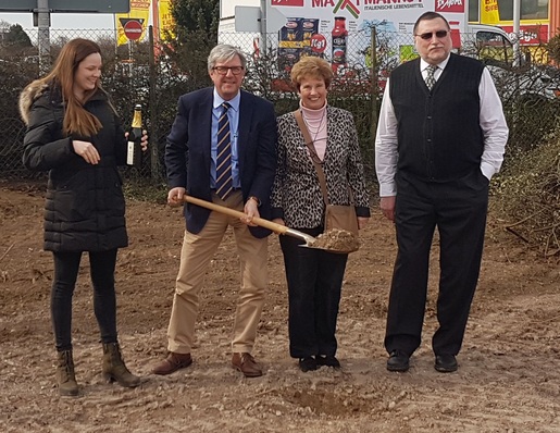 Spatenstich für neues Bürogebäude