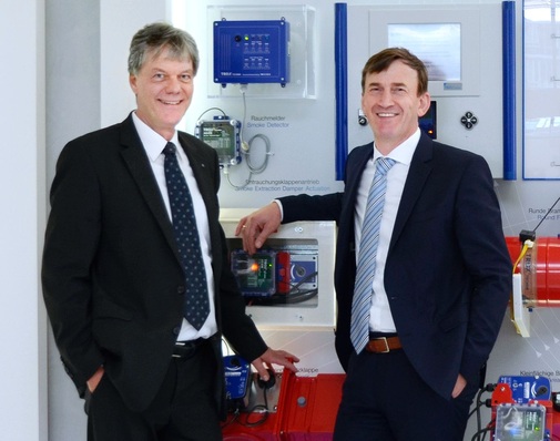 Norbert Heger (re.), Geschäftsführer der Trox HGI GmbH, und Michael Buschmann, bislang Leiter Produktmanagement Brandschutz- und Entrauchungssysteme bei der Trox GmbH, übernehmen die Leitung der Trox Service GmbH & Co. KG