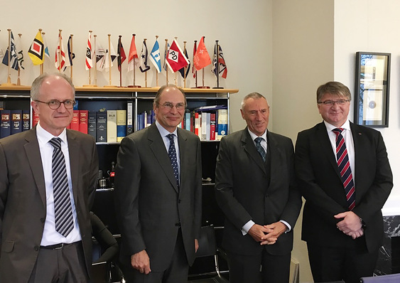 Blicken in eine gemeinsame Zukunft (v.l.): Philippe Le Berre, Jean-Pacal de Peretti (beide Engie Axima), Jan H. Wilhelm (HWW), Jürgen Matthes (Noske-Kaeser).