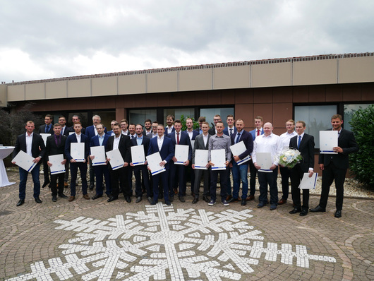 Verabschiedung der Technikerklasse Jahrgang 2018 vor der Bundesfachschule Kälte-Klima-Technik in Maintal