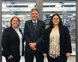 Kerstin Sipser, Niederlassungsleiterin Oppermann Suisse AG, Dierk Astfalk, Geschäftsführer Technik der Oppermann Regelgeräte GmbH und Heike Dirmeier, geschäftsführende Gesellschafterin der Oppermann Regelgeräte GmbH und Präsidentin des Verwaltungsrates der Oppermann Suisse AG (von links nach rechts).