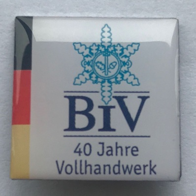 Am Chillventa-Stand von BIV und ZVKKW gibt es diesen Ansteck-Pin.
