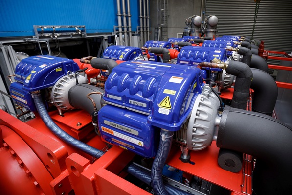 Mit diesem Prüfstand können wassergekühlte Kältemaschinen mit einer Leistung von bis zu 6 MW getestet werden.