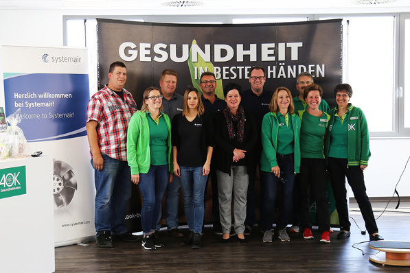 Die Mitglieder des Betriebliches-Gesundheitsmanagement-Teams und die Mitarbeiter der AOK.