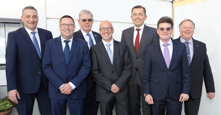Der neue Vorstand des ZVSHK (v. l. n. r.): Frank Senger, Jens Wagner, Vize-Präsident Norbert Borgmann, Andreas Schuh, Präsident Michael Hilpert, Hauptgeschäftsführer Helmut Bramann und Joachim Butz.